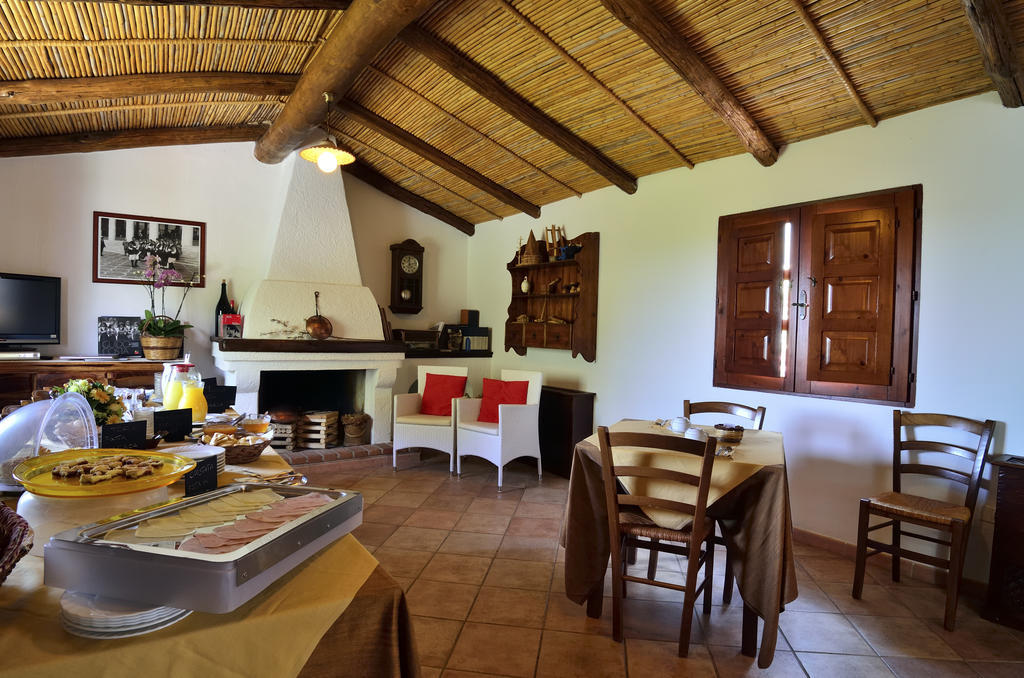 Agriturismo Guthiddai Ольєна Екстер'єр фото
