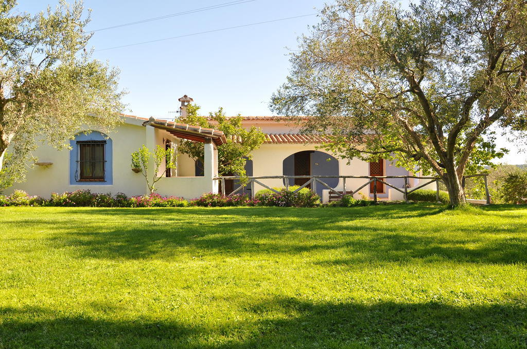 Agriturismo Guthiddai Ольєна Екстер'єр фото